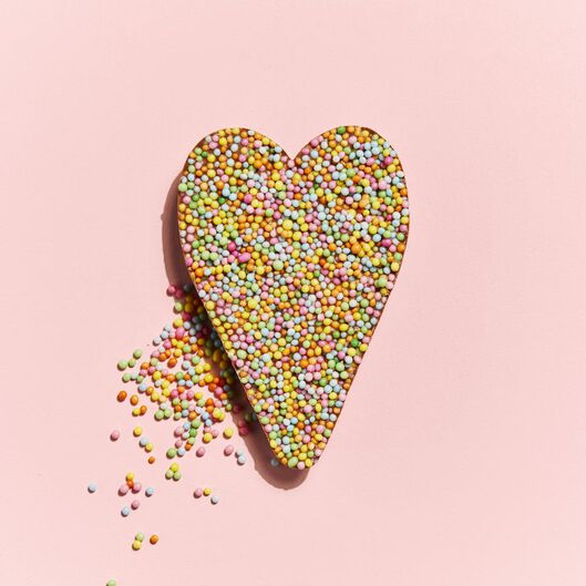Dicteren stel voor Nat melkchocolade hart disco crisps 135gram - HEMA
